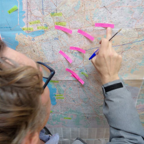 Délégation de cycliste auprès des permanences des candidats aux municipales - Collectif Vélos en Ville